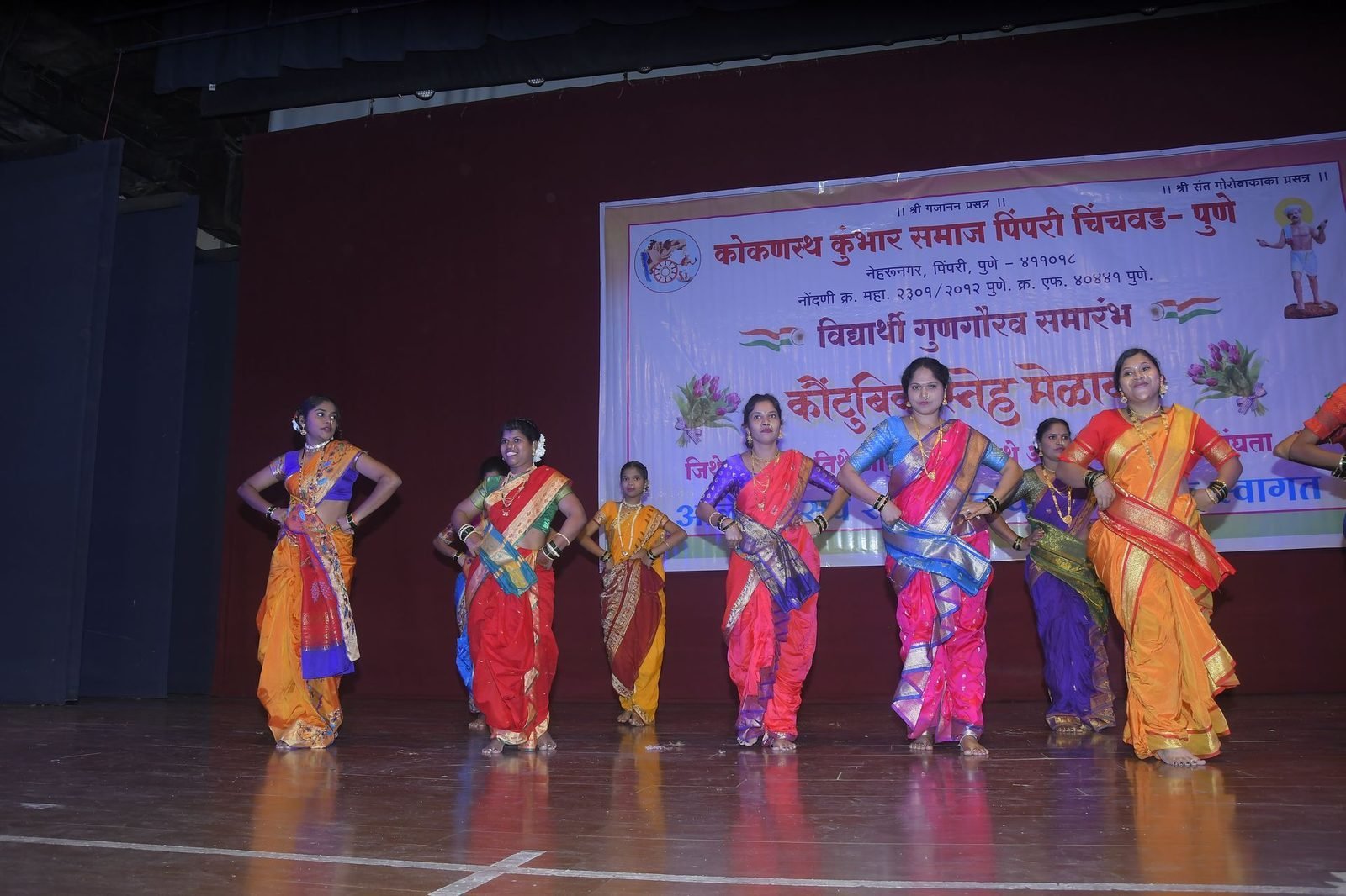 पारंपरिक नृत्य सादरीकरण