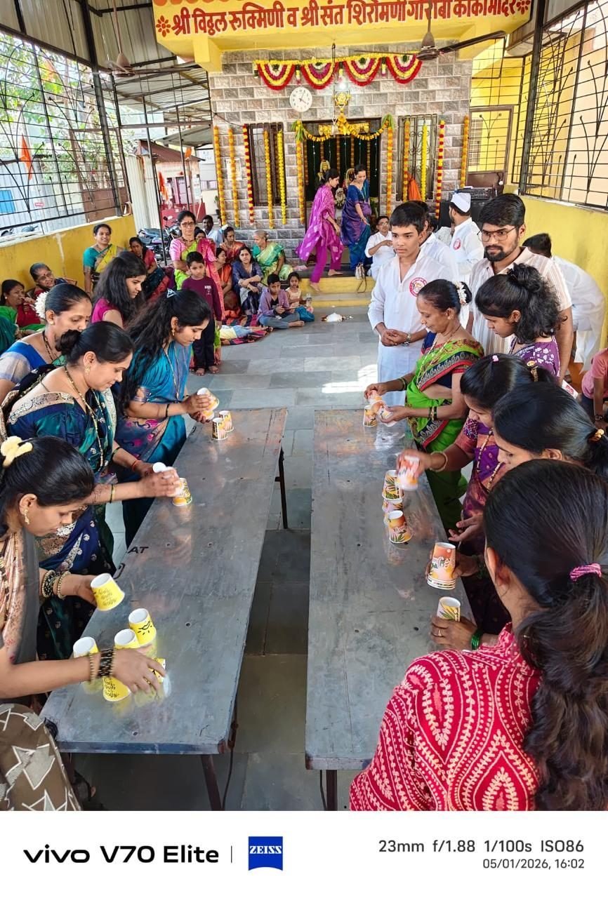 मंदिरातील प्रसाद वाटप